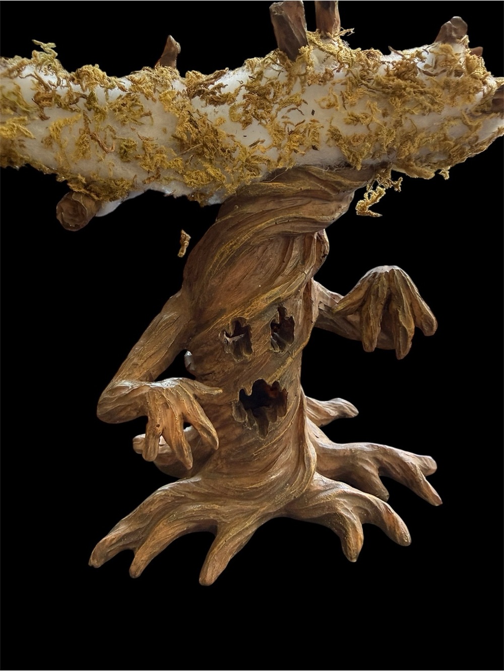 Haunted Tree Model Halloween Town/Face lights up from Witch’s Estate Sale